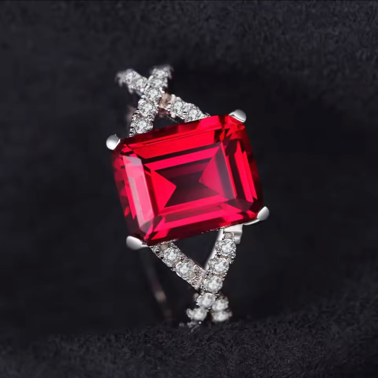 Scarlet Majesty 4.1 Carats